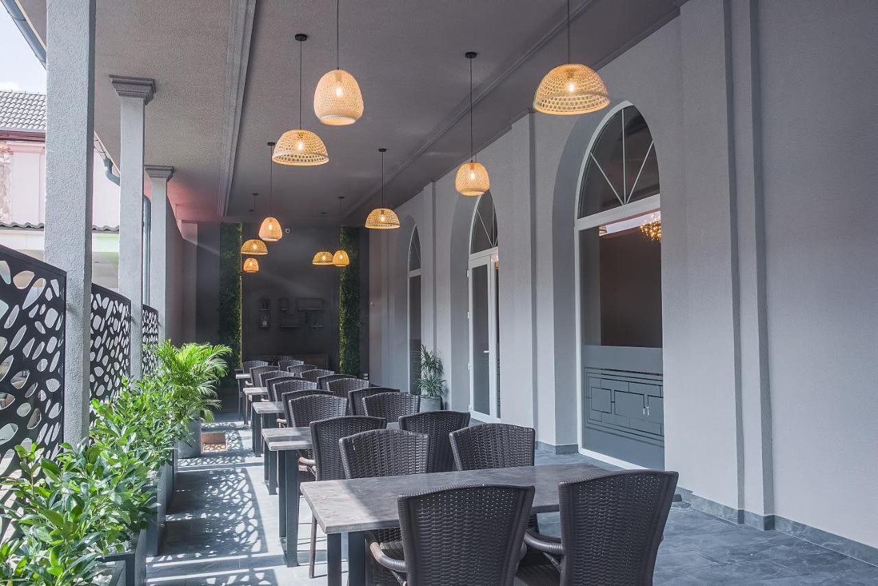 Corvin House Hotel Hunedoara Exterior photo