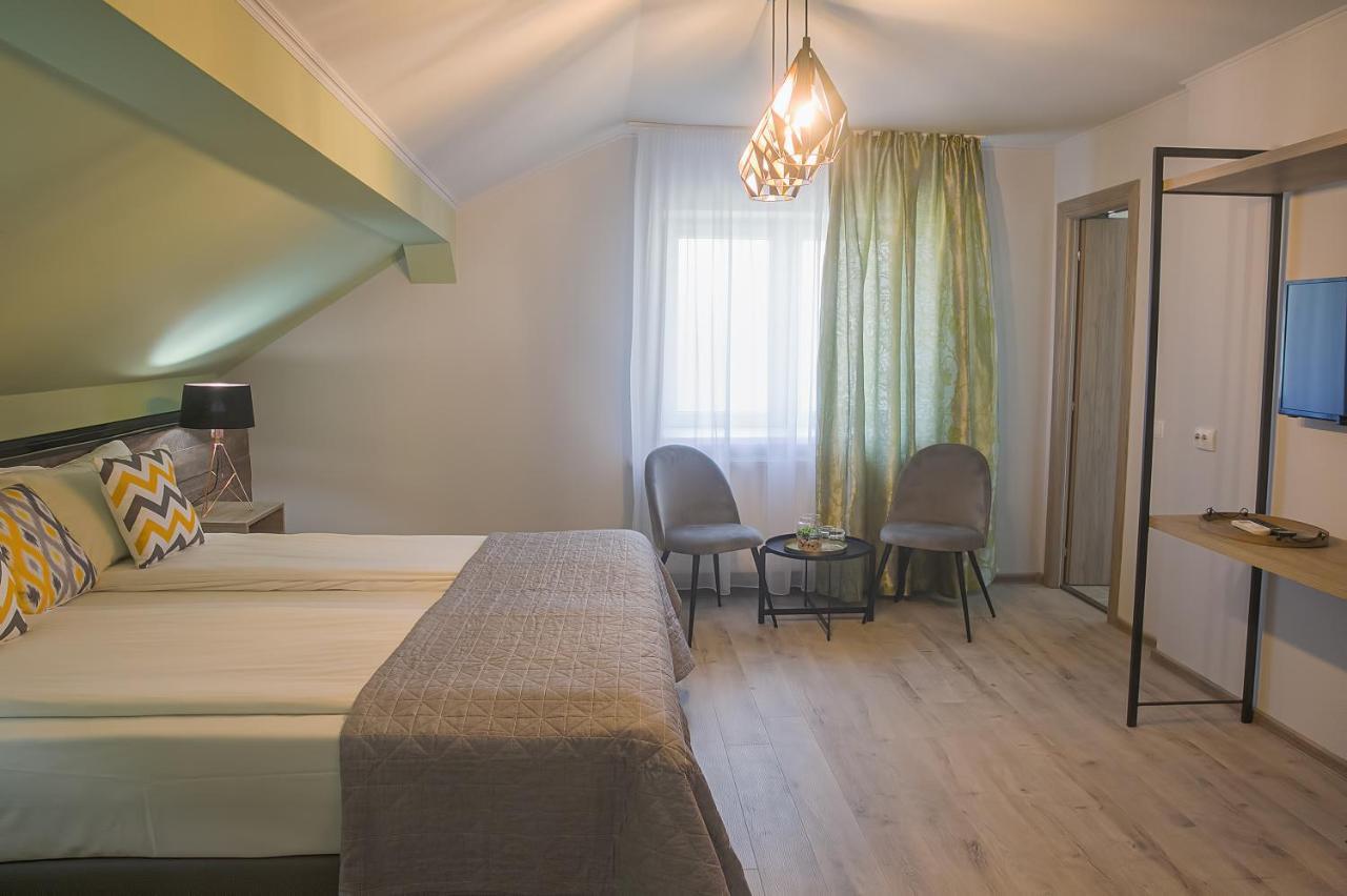 Corvin House Hotel Hunedoara Exterior photo