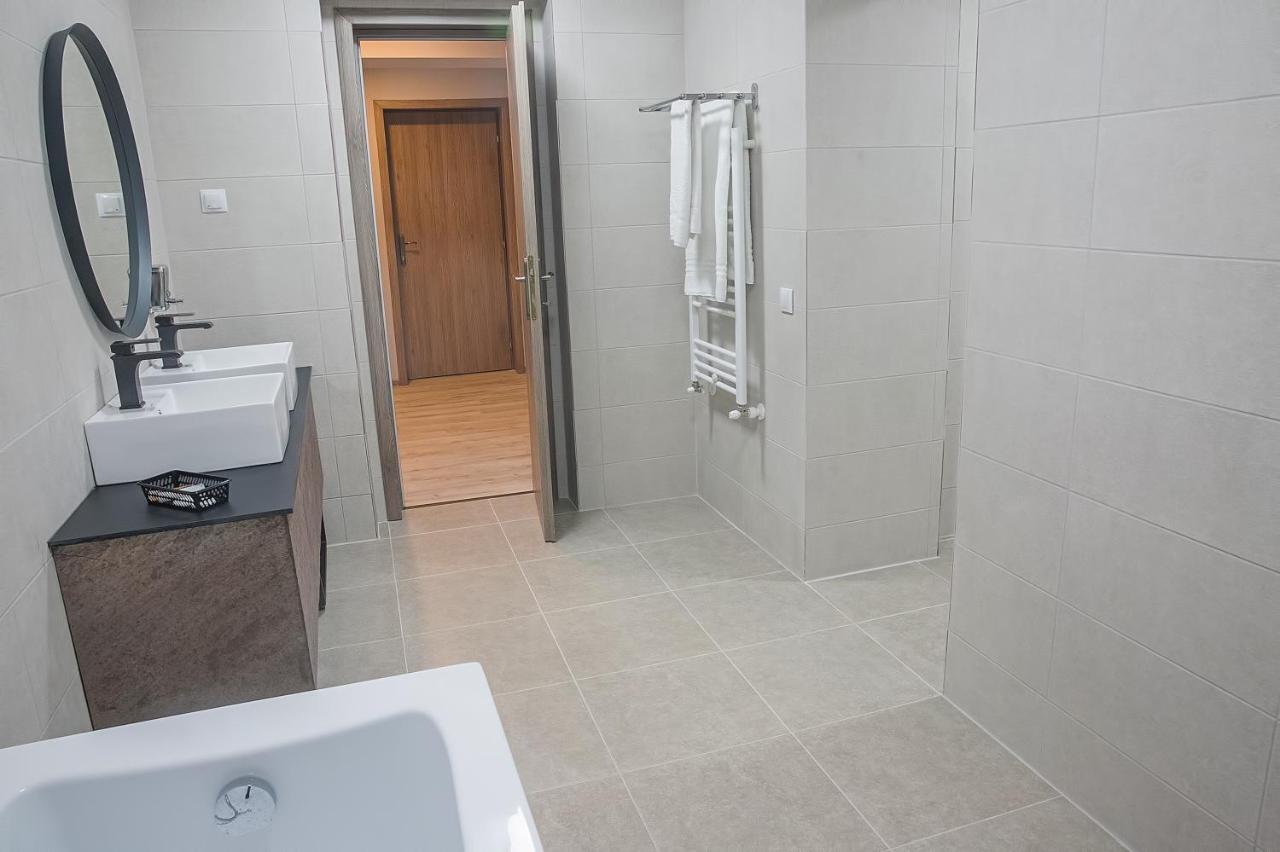 Corvin House Hotel Hunedoara Exterior photo