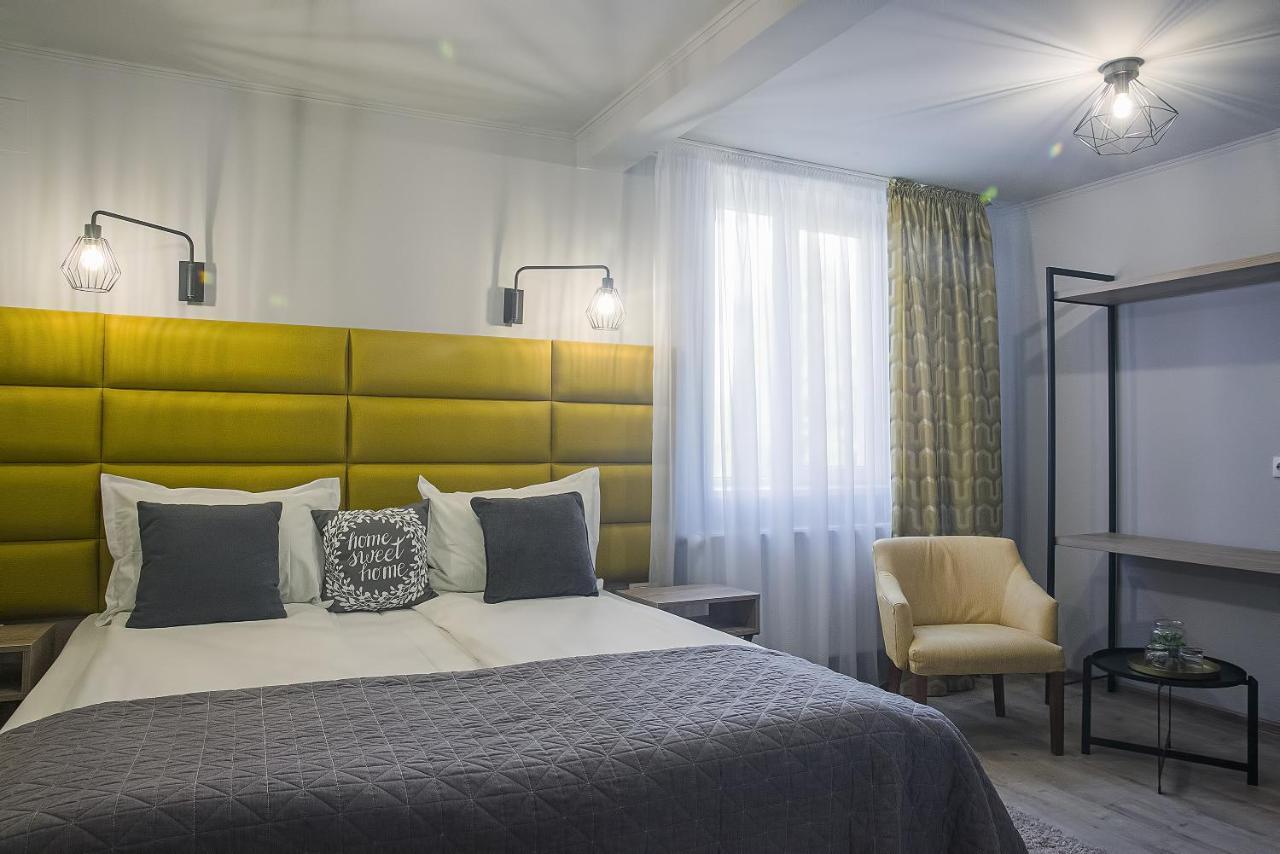 Corvin House Hotel Hunedoara Exterior photo
